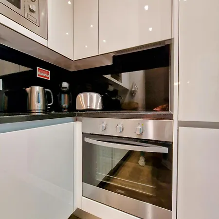 Apartment Urban Oasis- Terrace And Space For 4 *